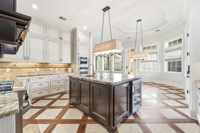 5637 Overbrook Lane, Houston, TX 77056