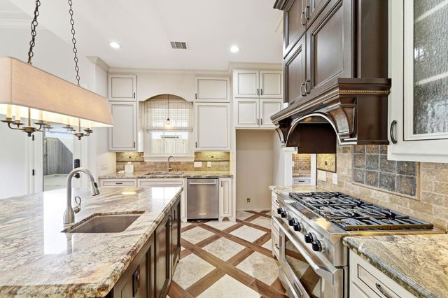 5637 Overbrook Lane, Houston, TX 77056