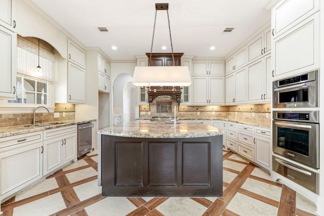 5637 Overbrook Lane, Houston, TX 77056