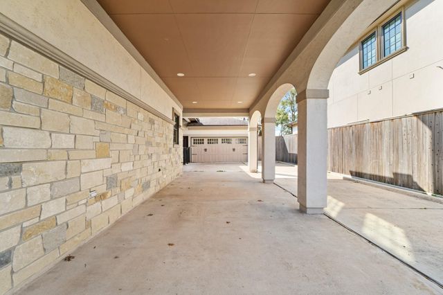 5637 Overbrook Lane, Houston, TX 77056