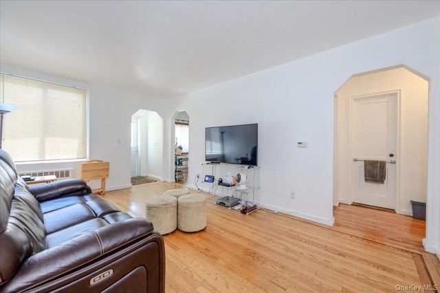 2827 Philip Avenue, Bronx, NY 10465