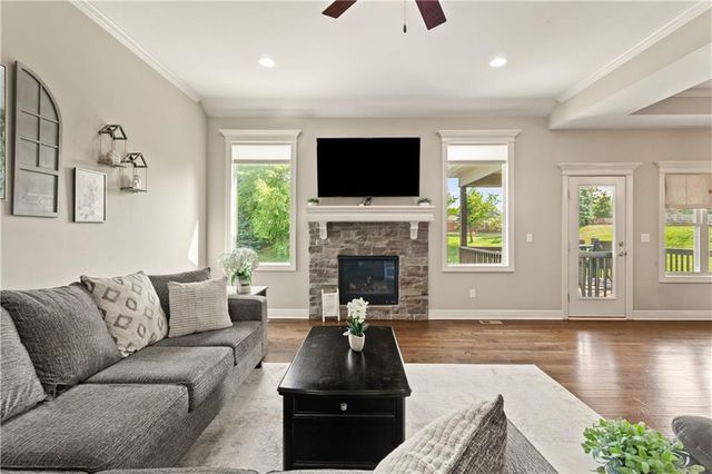 22908 E 41ST Terrace S, Blue Springs, MO 64015