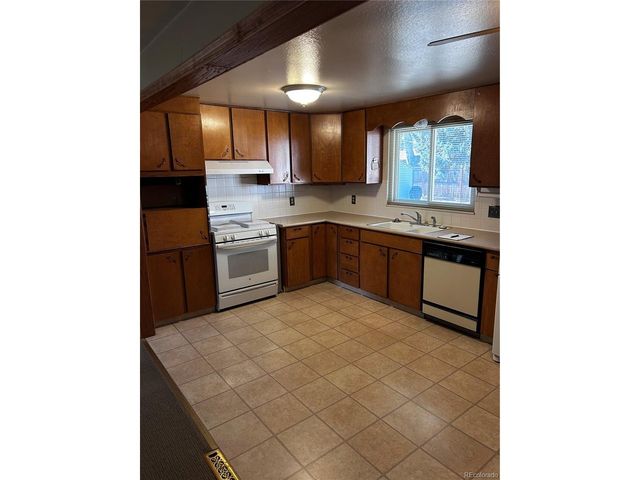 1837 Jewel Dr, Longmont, CO 80501