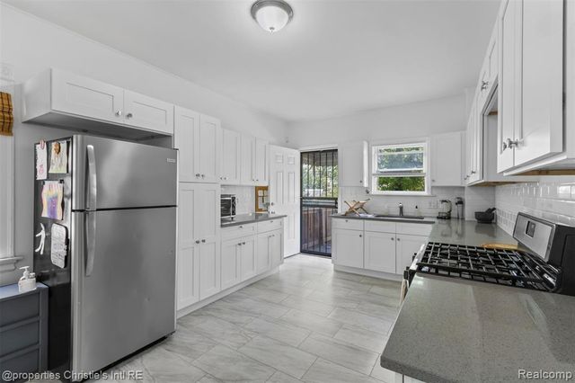 569 Melbourne Street, Detroit, MI 48202