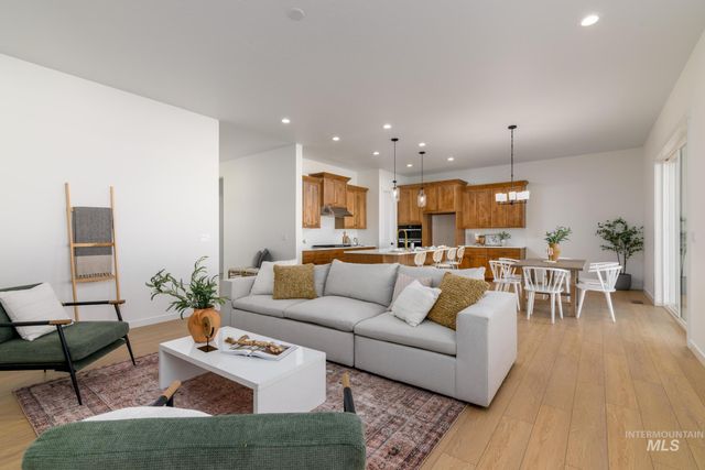 5200 W River Oaks Dr, Meridian, ID 83646