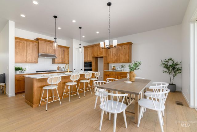 5200 W River Oaks Dr, Meridian, ID 83646