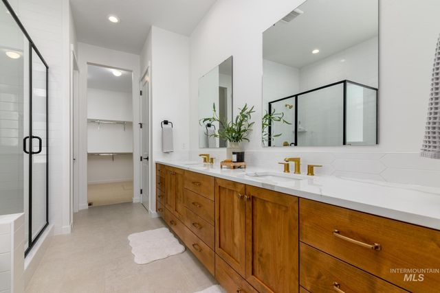 5200 W River Oaks Dr, Meridian, ID 83646