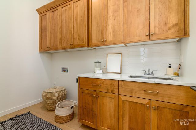 5200 W River Oaks Dr, Meridian, ID 83646