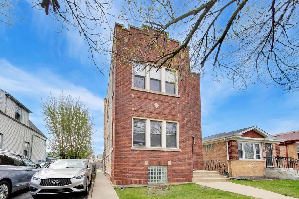 Image 2 of property listing at 5333 W Foster Avenue, Chicago, IL 60630