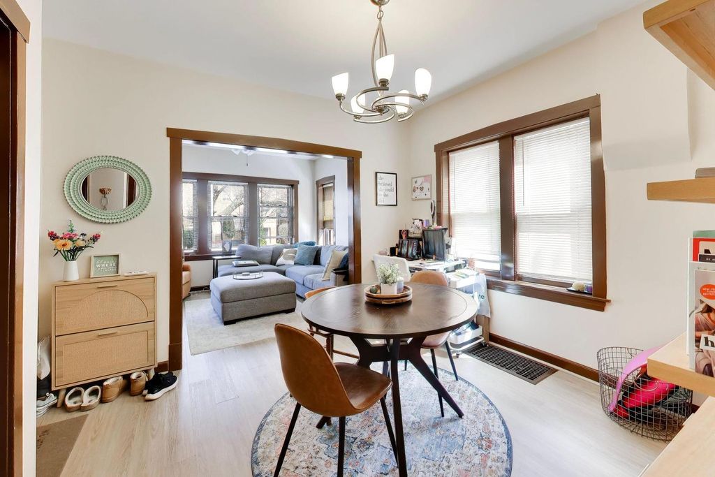 Image 11 of property listing at 5333 W Foster Avenue, Chicago, IL 60630