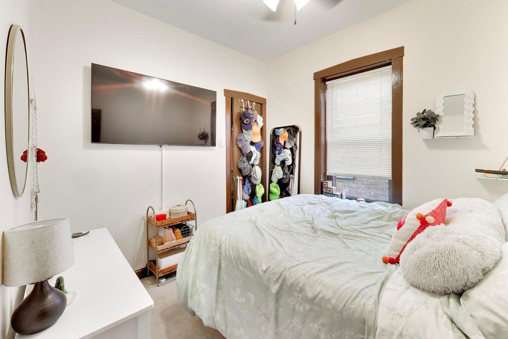 Image 15 of property listing at 5333 W Foster Avenue, Chicago, IL 60630