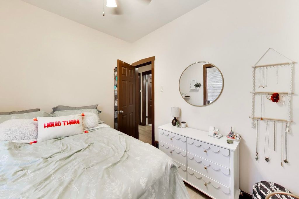 Image 16 of property listing at 5333 W Foster Avenue, Chicago, IL 60630