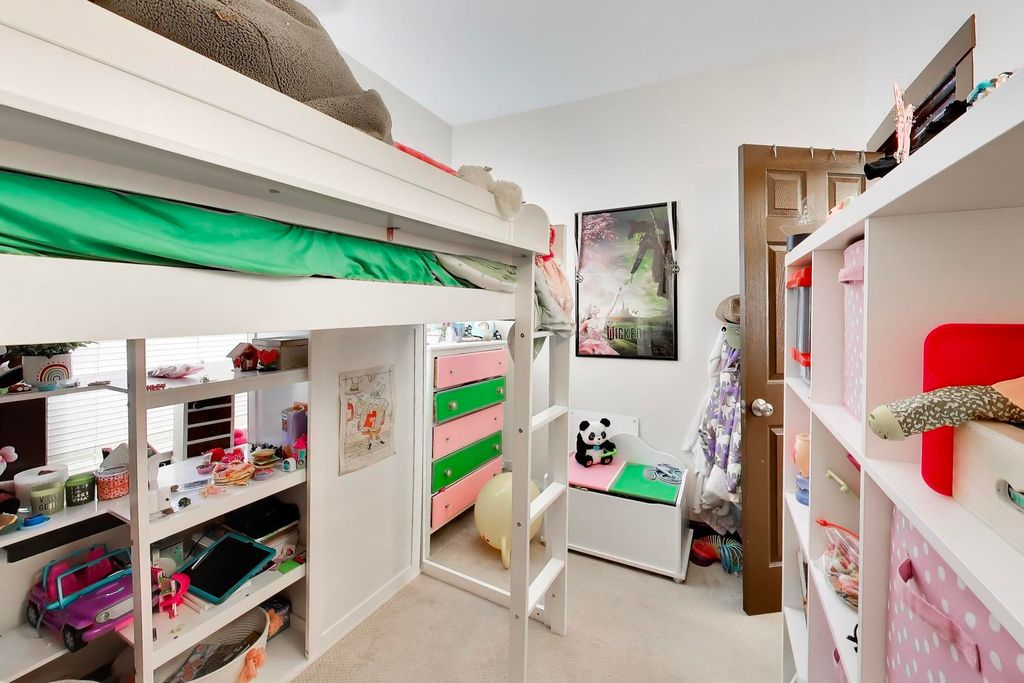 Image 18 of property listing at 5333 W Foster Avenue, Chicago, IL 60630