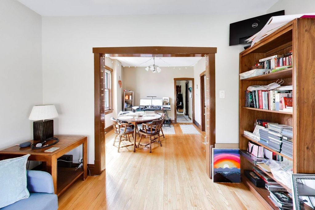 Image 23 of property listing at 5333 W Foster Avenue, Chicago, IL 60630