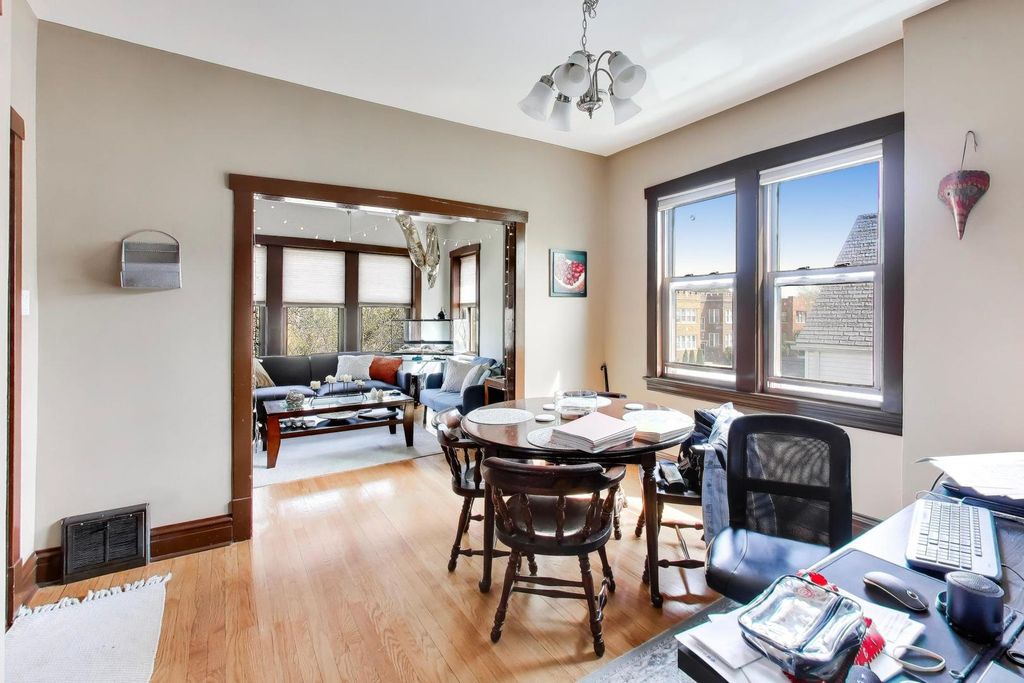 Image 25 of property listing at 5333 W Foster Avenue, Chicago, IL 60630