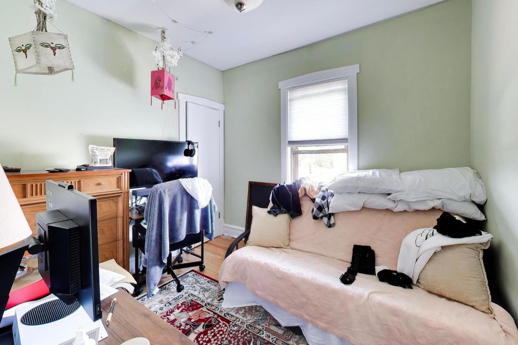 Image 30 of property listing at 5333 W Foster Avenue, Chicago, IL 60630