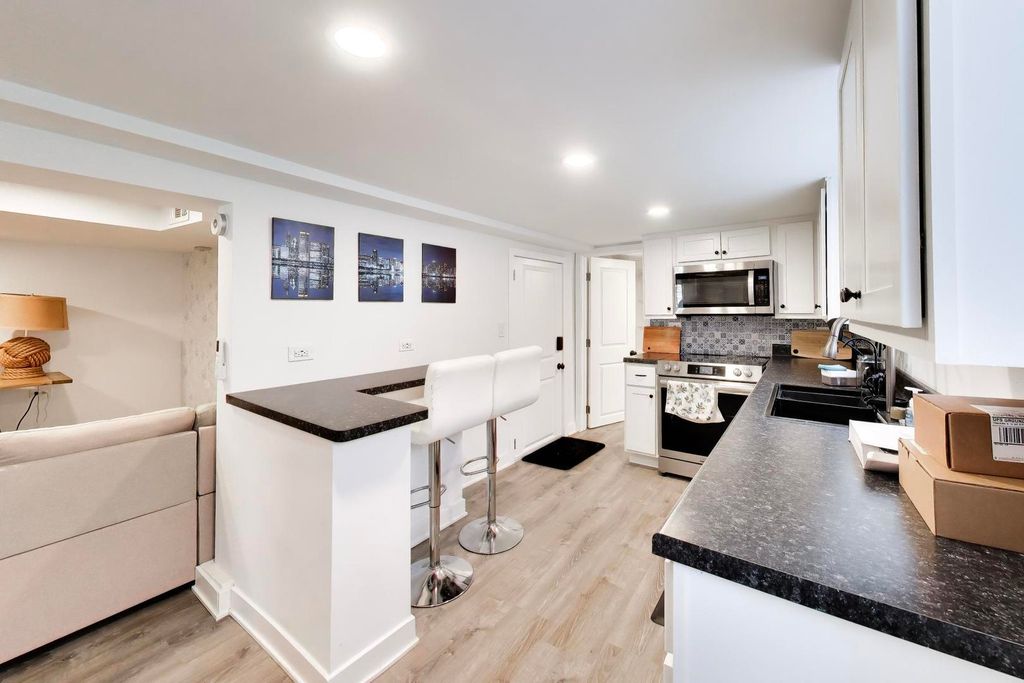 Image 38 of property listing at 5333 W Foster Avenue, Chicago, IL 60630