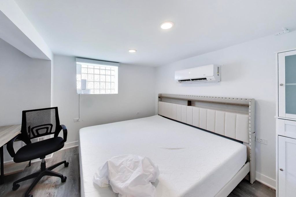 Image 42 of property listing at 5333 W Foster Avenue, Chicago, IL 60630