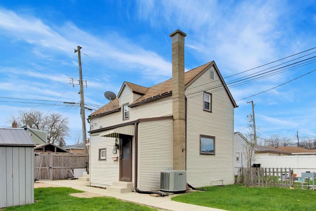 Image 49 of property listing at 5333 W Foster Avenue, Chicago, IL 60630