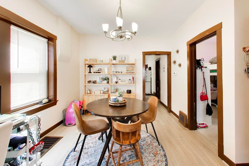 Image 9 of property listing at 5333 W Foster Avenue, Chicago, IL 60630