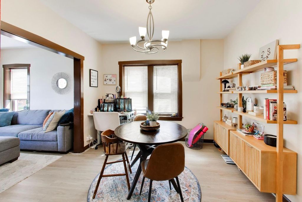 Image 10 of property listing at 5333 W Foster Avenue, Chicago, IL 60630