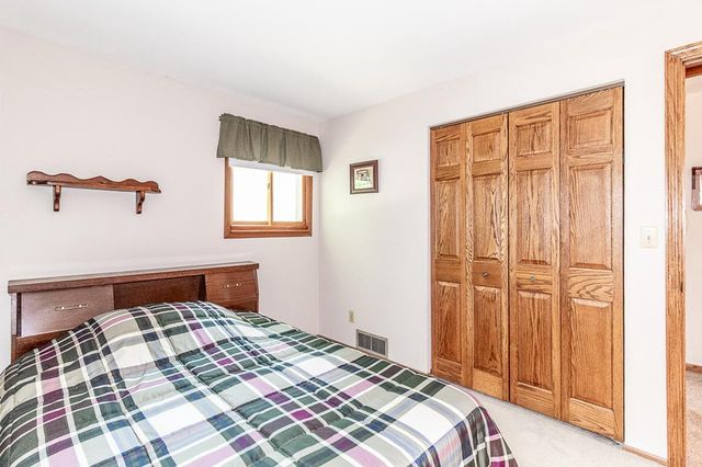 1903 LAWRENCE STREET, New London, WI 54961