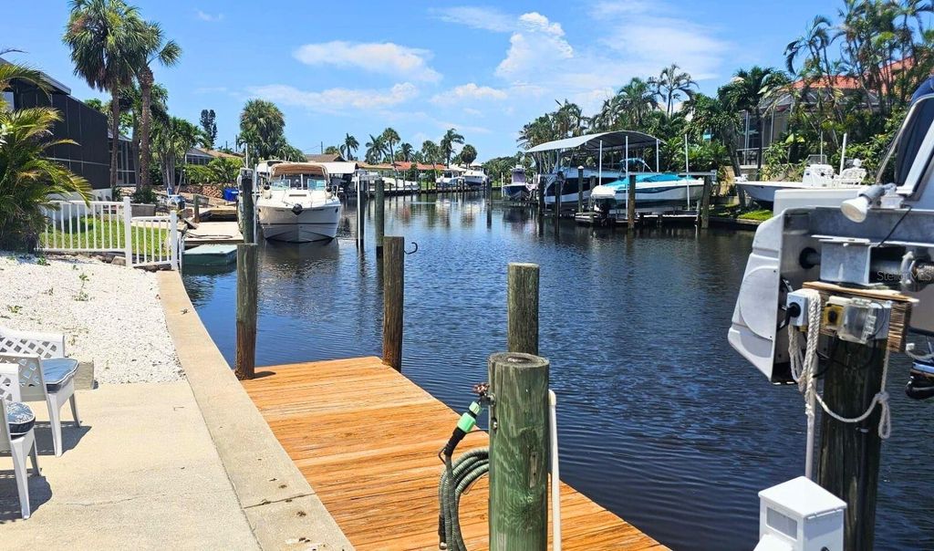 Image 24 of property listing at 5219 BIMINI DRIVE, Bradenton, FL 34210