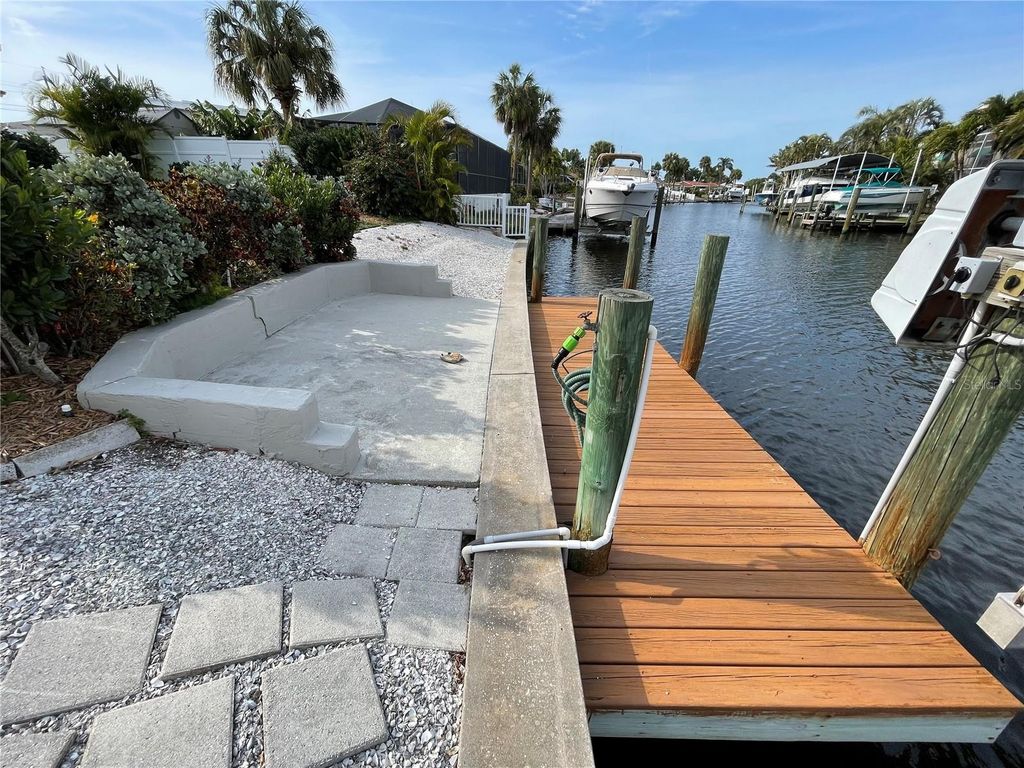 Image 28 of property listing at 5219 BIMINI DRIVE, Bradenton, FL 34210