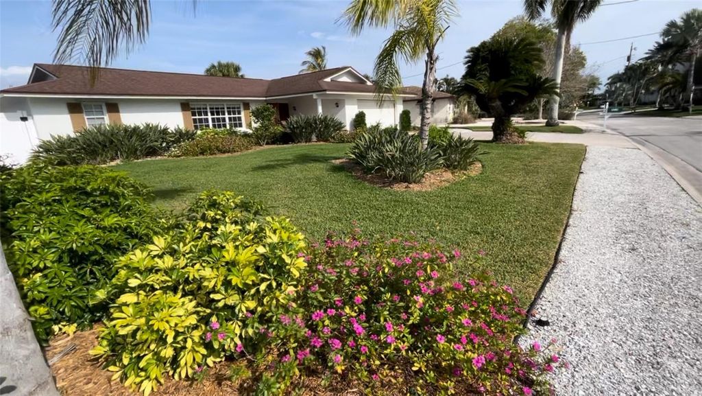 Image 32 of property listing at 5219 BIMINI DRIVE, Bradenton, FL 34210