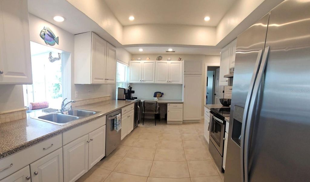 Image 7 of property listing at 5219 BIMINI DRIVE, Bradenton, FL 34210