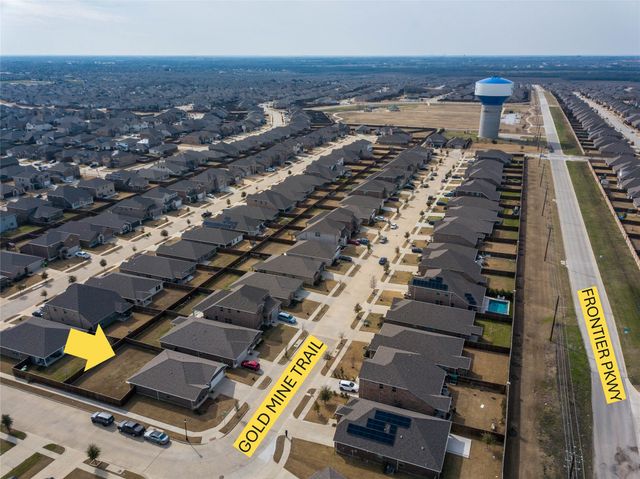1816 Gold Mine Trail, Aubrey, TX 76227