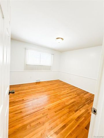 32851 Rugby Drive, Warren, MI 48088