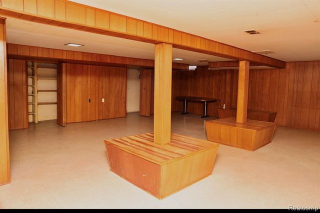 32851 Rugby Drive, Warren, MI 48088