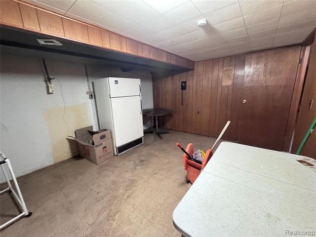 32851 Rugby Drive, Warren, MI 48088