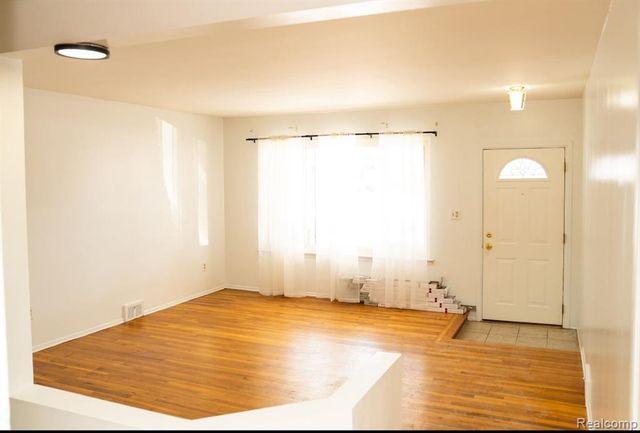 32851 Rugby Drive, Warren, MI 48088