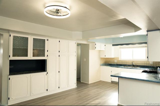 32851 Rugby Drive, Warren, MI 48088