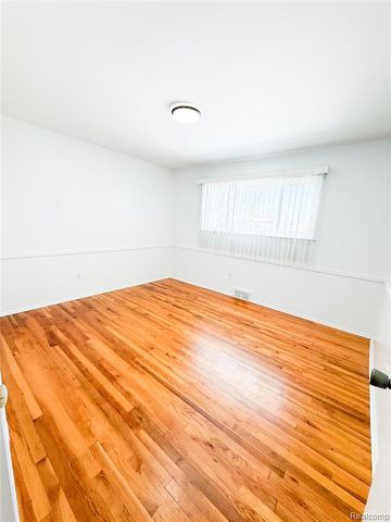 32851 Rugby Drive, Warren, MI 48088