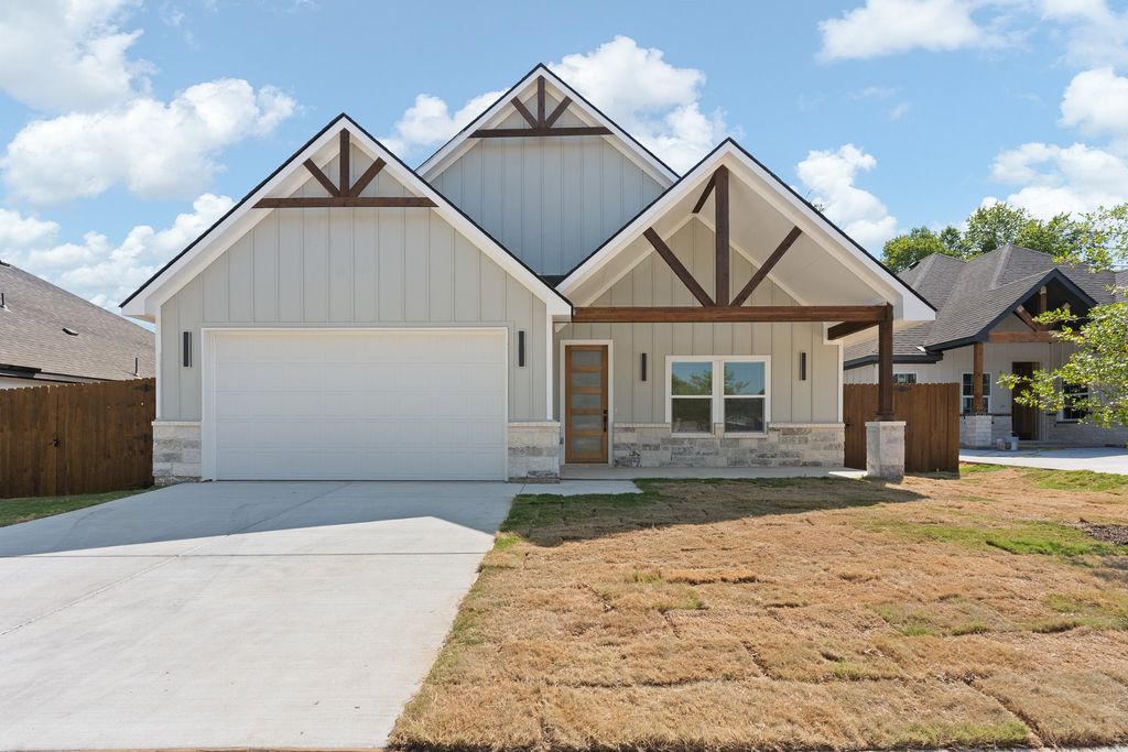 809 Tierney Road, Fort Worth, TX 76112 — exterior