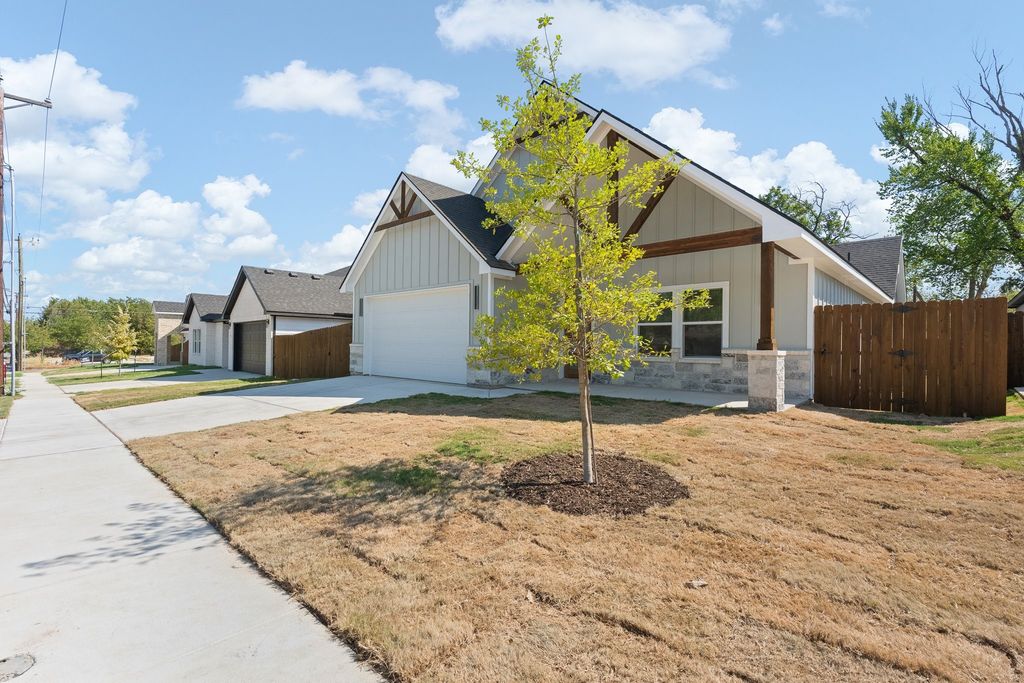 809 Tierney Road, Fort Worth, TX 76112 — photo 2
