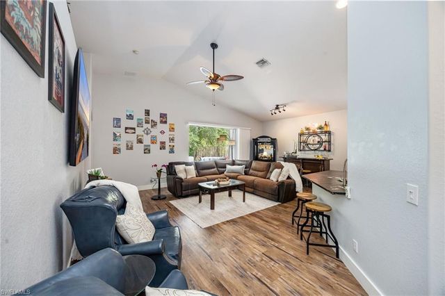 219 Glen Eagle CIR, Naples, FL 34104