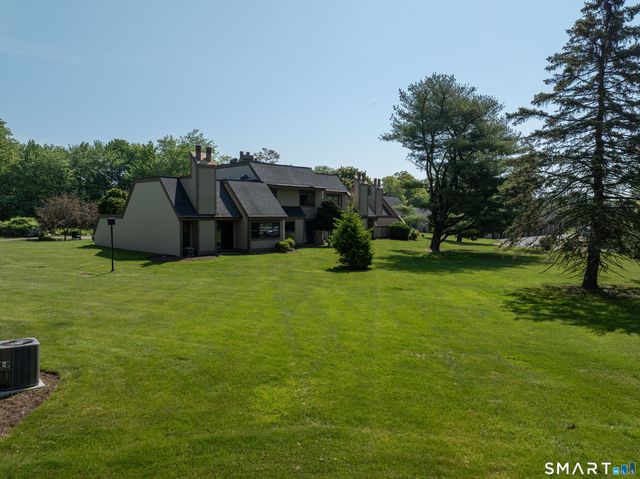 85 Viscount Drive 2F, Milford, CT 06460