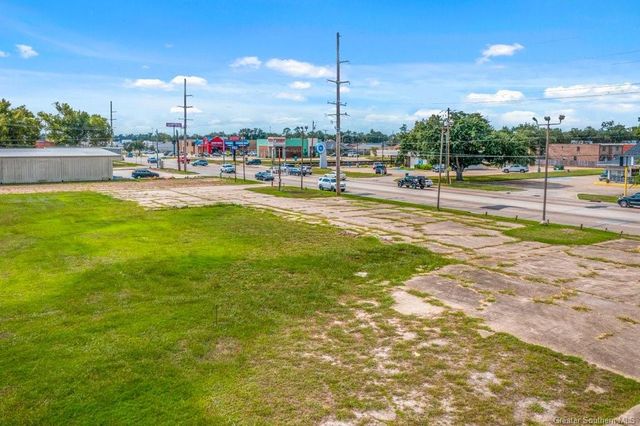 2801 Gerstner Memorial Drive, Lake Charles, LA 70601