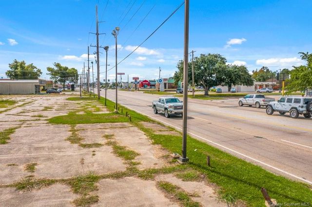 2801 Gerstner Memorial Drive, Lake Charles, LA 70601
