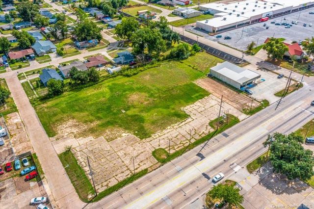 2801 Gerstner Memorial Drive, Lake Charles, LA 70601