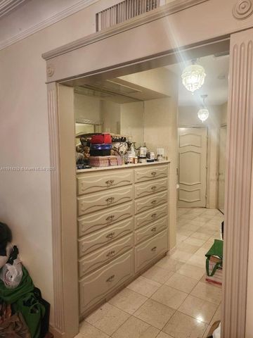 7945 Sunset Dr, Miami, FL 33143