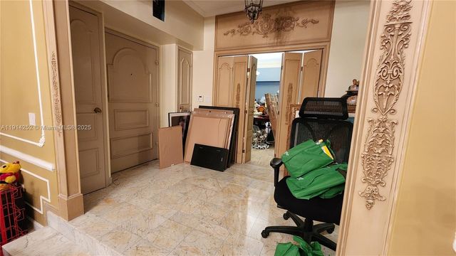 7945 Sunset Dr, Miami, FL 33143