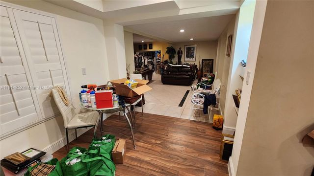 7945 Sunset Dr, Miami, FL 33143