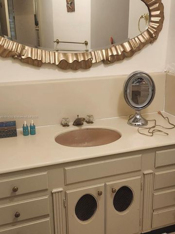 7945 Sunset Dr, Miami, FL 33143