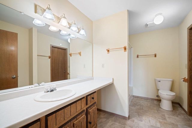 W144N4809 Stone DRIVE, Menomonee Falls, WI 53051