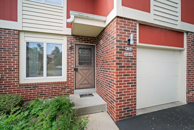 W144N4809 Stone DRIVE, Menomonee Falls, WI 53051